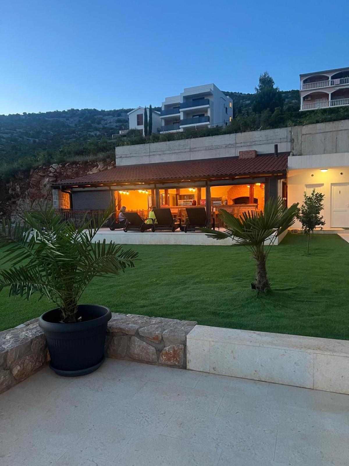 Villa Tin Apartments Трибани-Крушчица Екстериор снимка