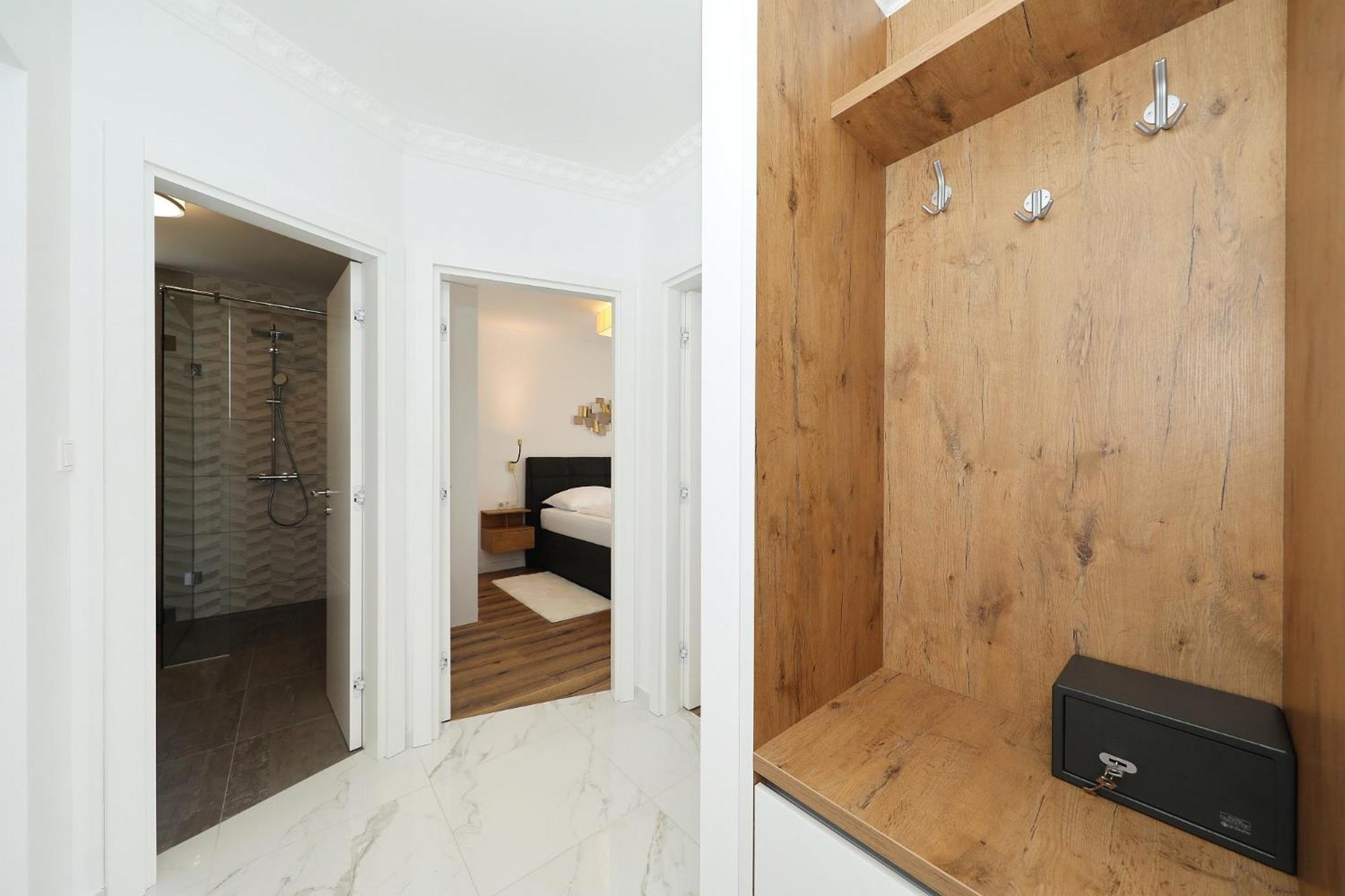 Villa Tin Apartments Трибани-Крушчица Екстериор снимка