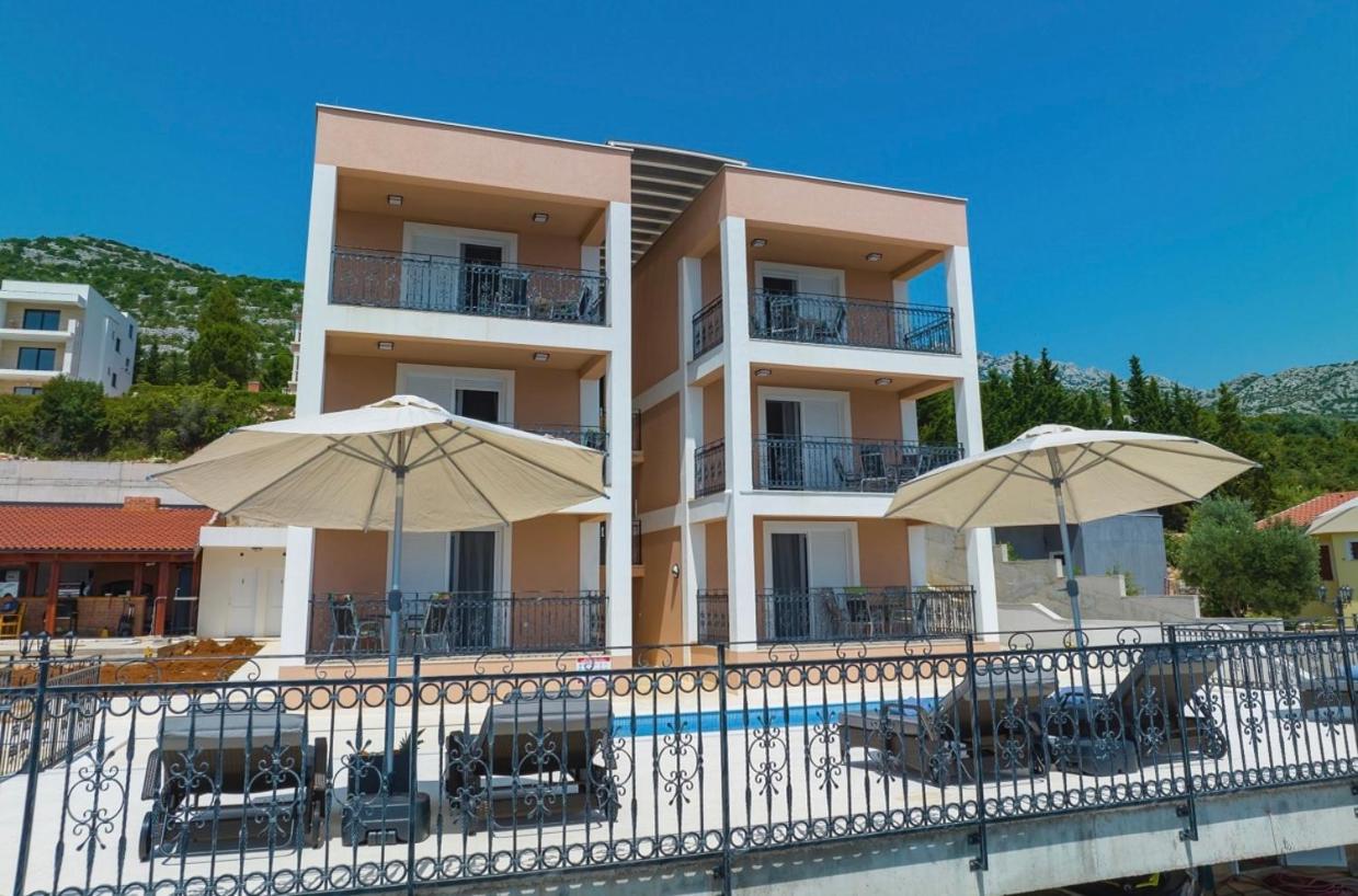Villa Tin Apartments Трибани-Крушчица Екстериор снимка